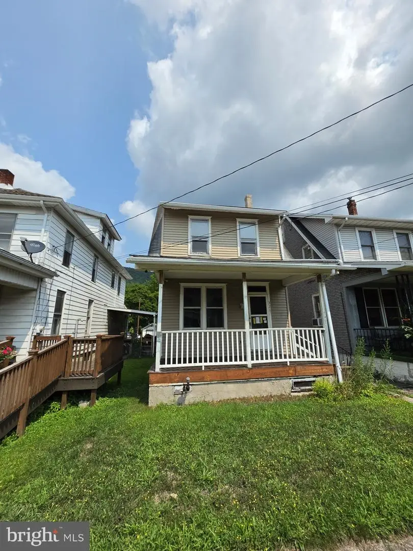 221 North St, Lykens, PA 17048 - #2