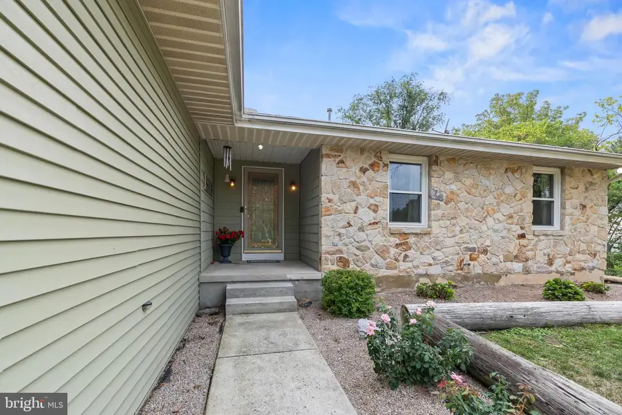 223 Pineview Dr, Palmyra, PA 17078 - #3