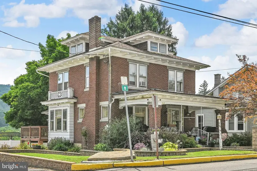 623 Pottsville St, Lykens, PA 17048 - #3