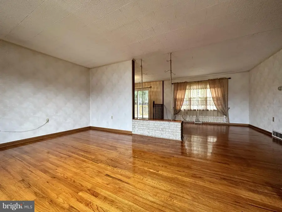 2 Greenwood Cir, Middletown, PA 17057 - #3