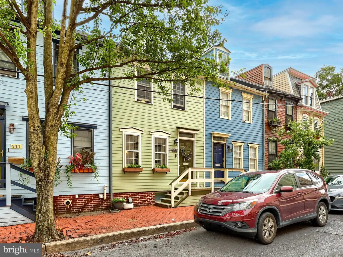 909 Capital St, Harrisburg, PA 17102 - #1