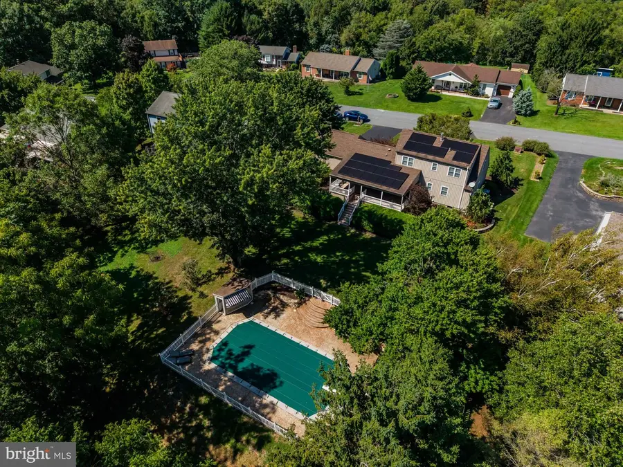 8 W Christopher Ct, Hummelstown, PA 17036 - #2