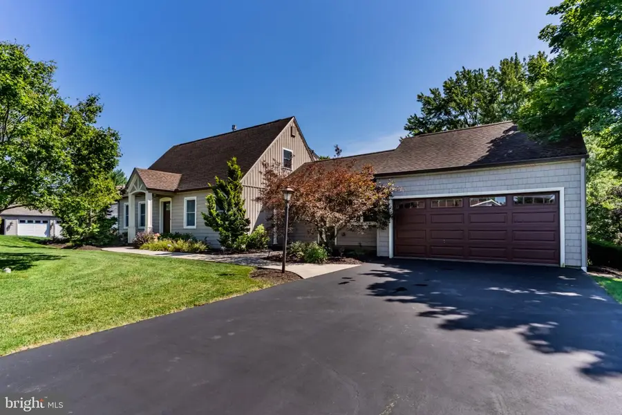 8 W Christopher Ct, Hummelstown, PA 17036 - #3