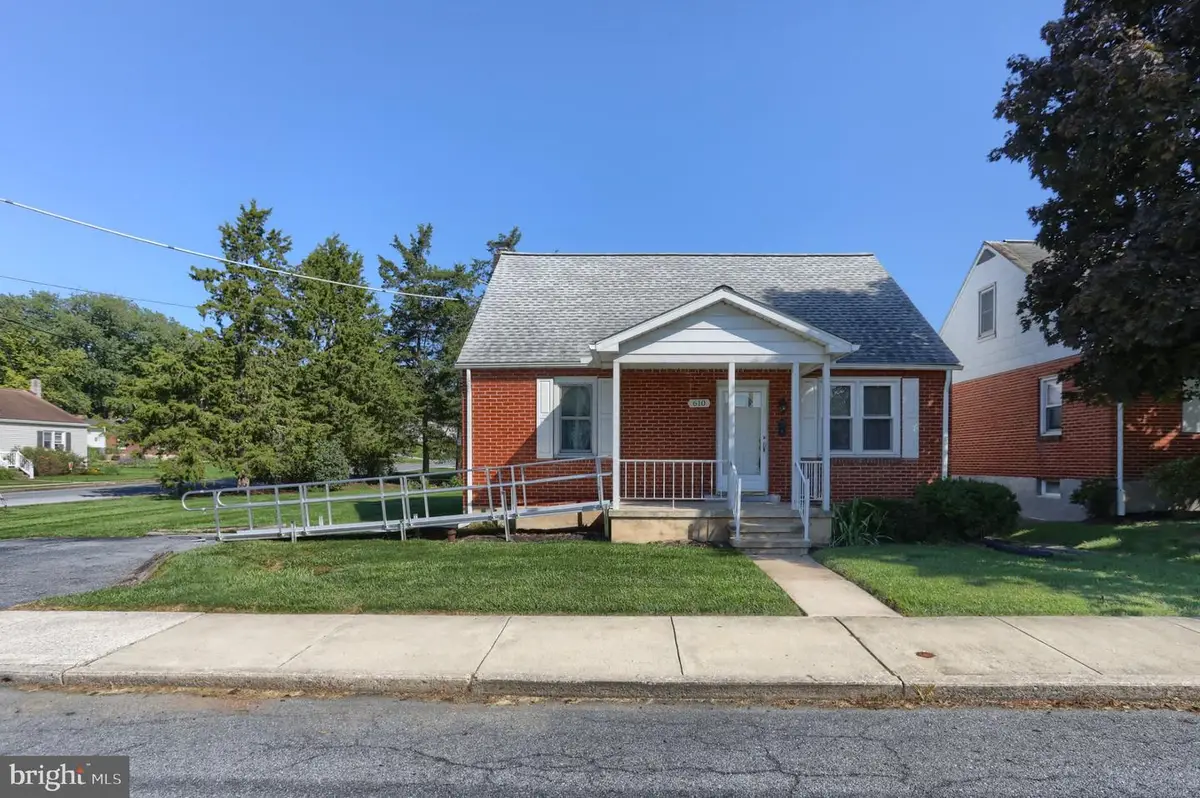 610 W 2nd St, Hummelstown, PA 17036 - #1