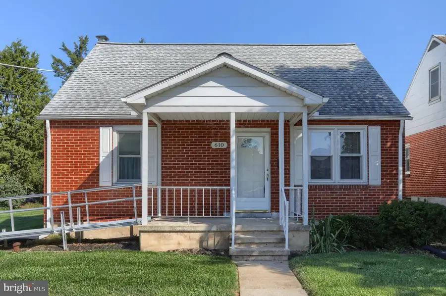 610 W 2nd St, Hummelstown, PA 17036 - #2