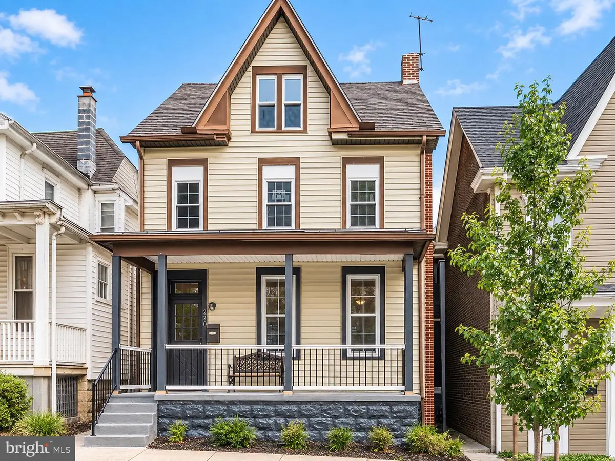 220 Elm St, Steelton, PA 17113 - #1