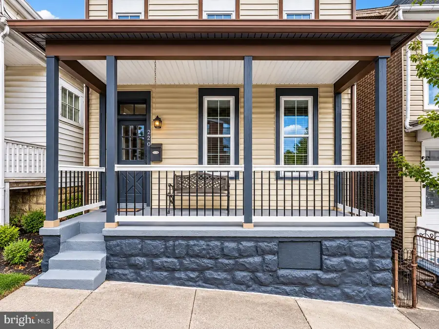 220 Elm St, Steelton, PA 17113 - #3