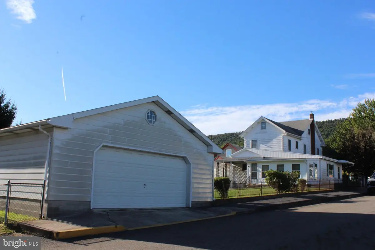 402 Elizabeth St, Williamstown, PA 17098 - #1