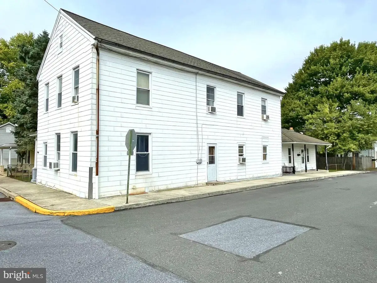 270 W 2nd St, Hummelstown, PA 17036 - #1
