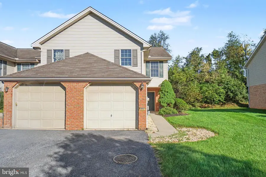 892 Woodridge Dr, Middletown, PA 17057 - #2