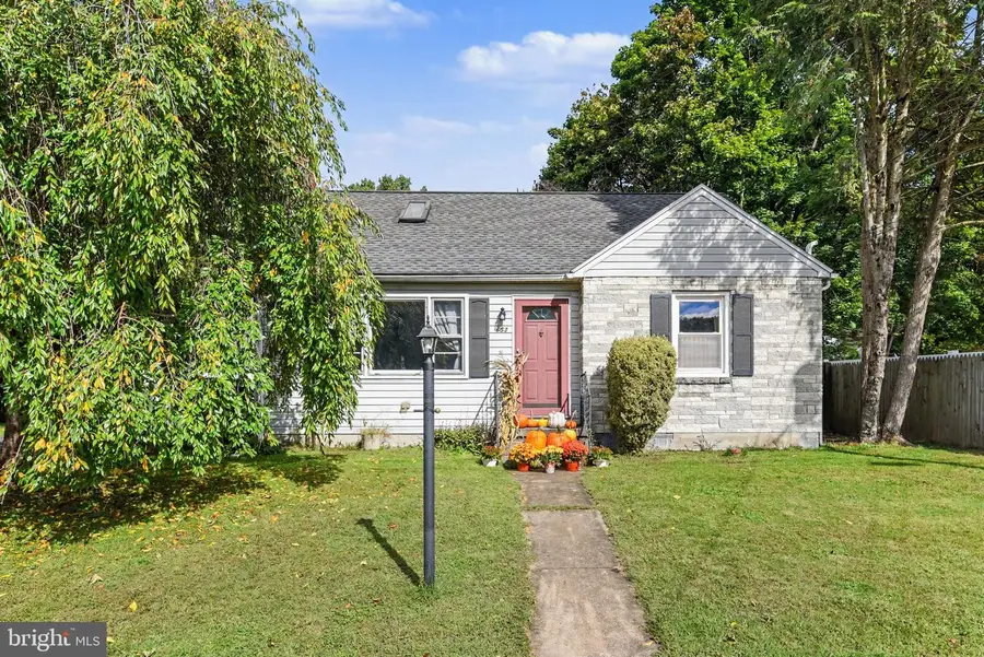 653 Hillside Ave, Hummelstown, PA 17036 - #3