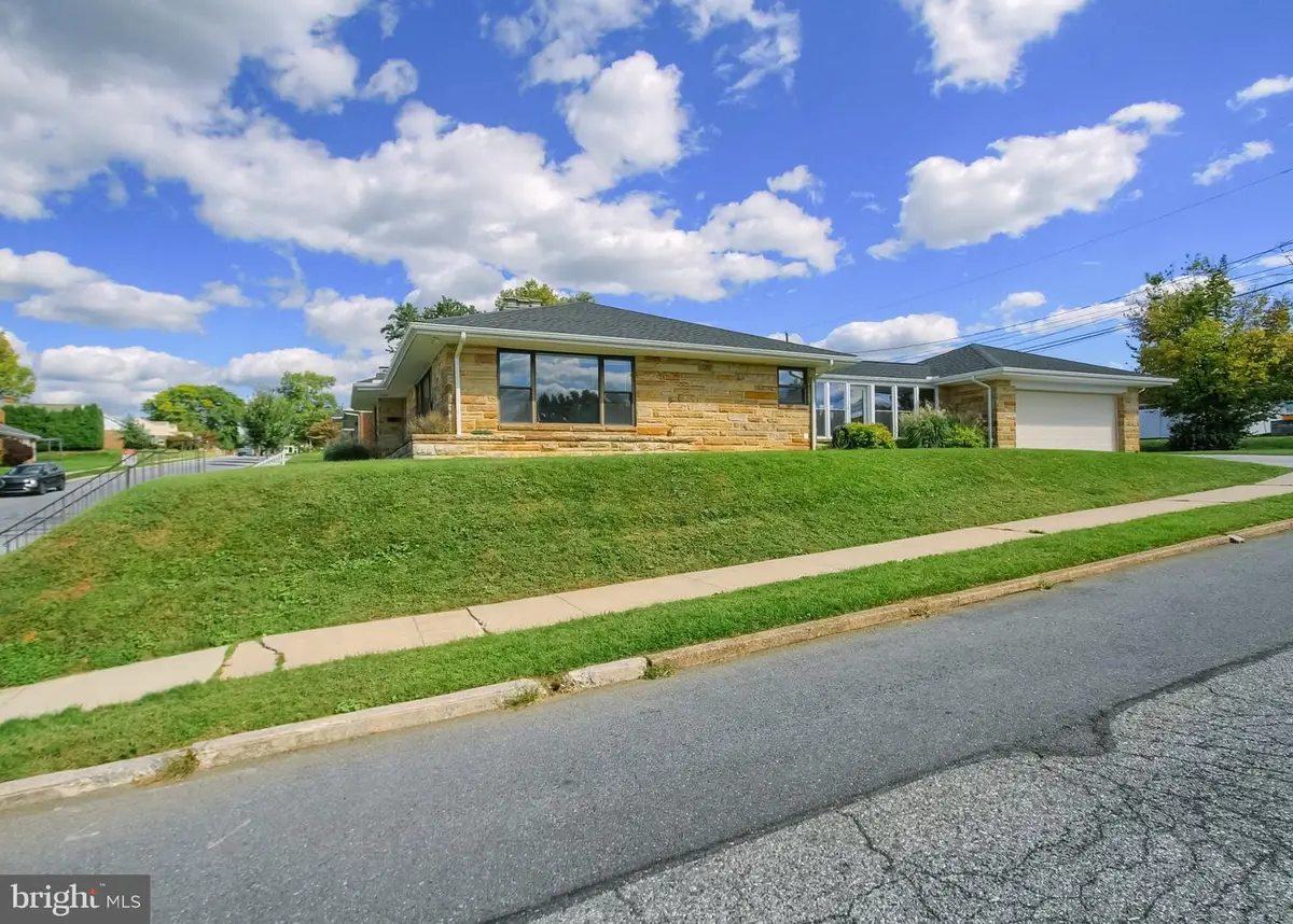 564 W Caracas Ave, Hershey, PA 17033 - #1