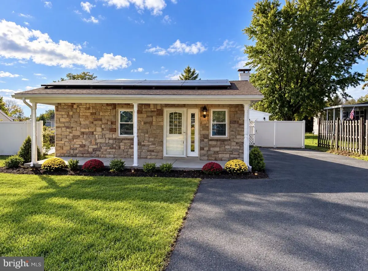 6215 Blue Bird Ave, Harrisburg, PA 17112 - #1