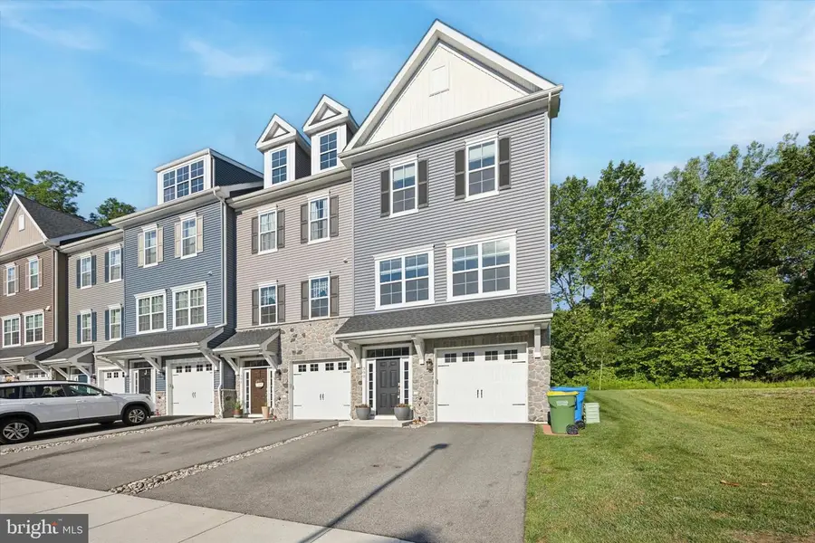 300 Rock Run Cir, Broomall, PA 19008 - Image #2
