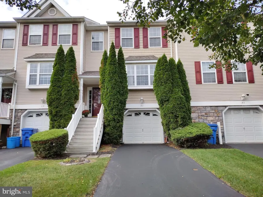 21 Hoag Ln, Aston, PA 19014 - Image #2