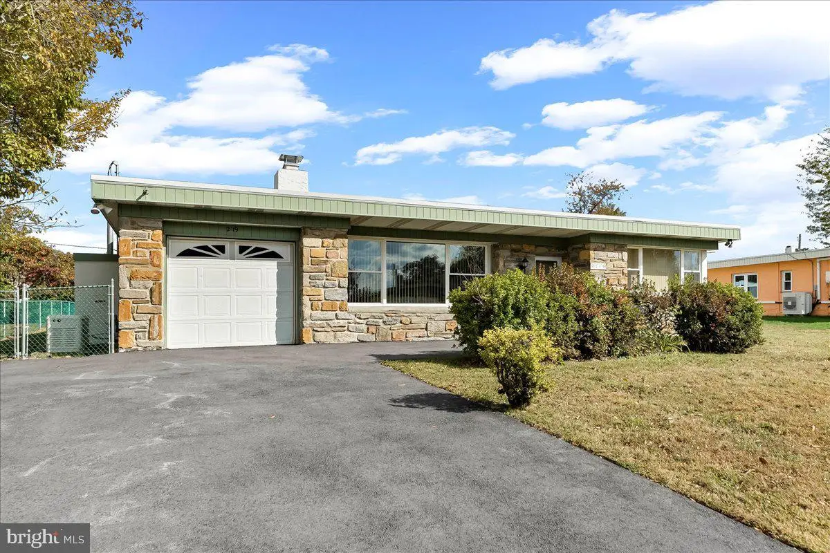 2119 Boxwood Dr, Broomall, PA 19008 - Image #1