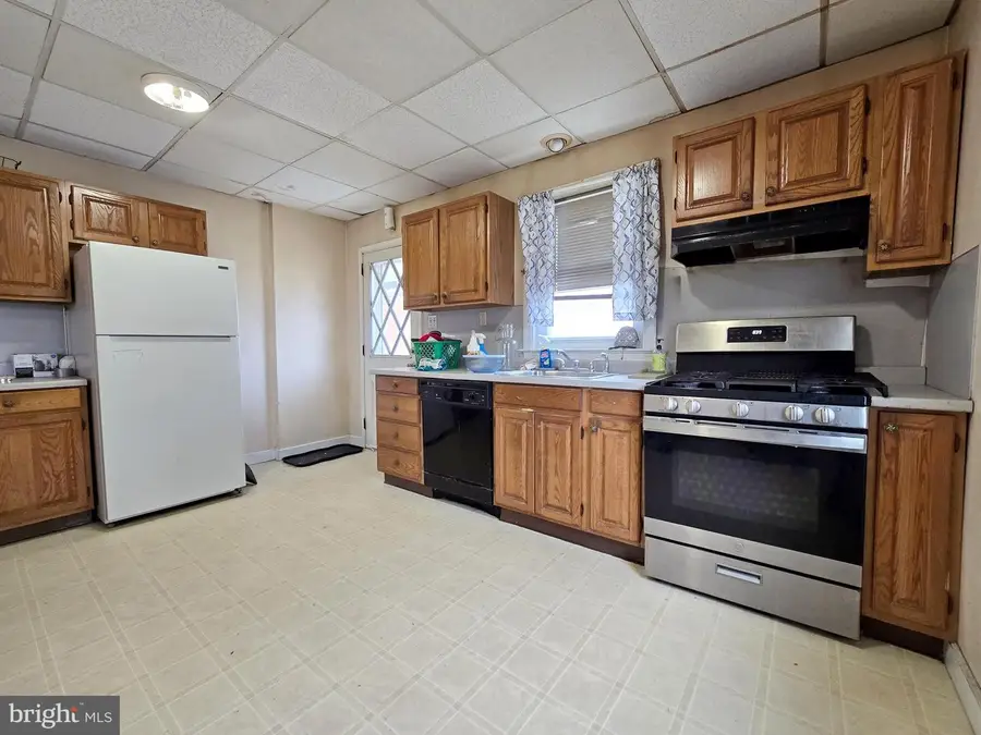 515 Andrews Ave, Collingdale, PA 19023 - Image #3