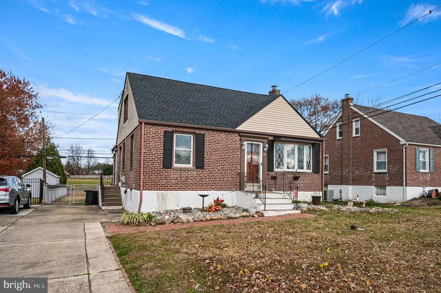 912 Edgewood Ave, Folsom, PA 19033 - Image #2