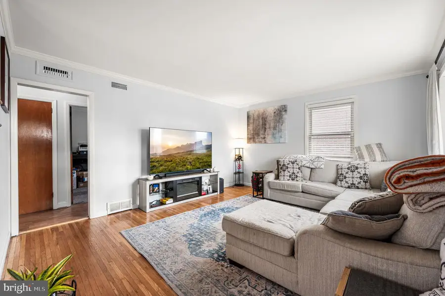 912 Edgewood Ave, Folsom, PA 19033 - Image #3