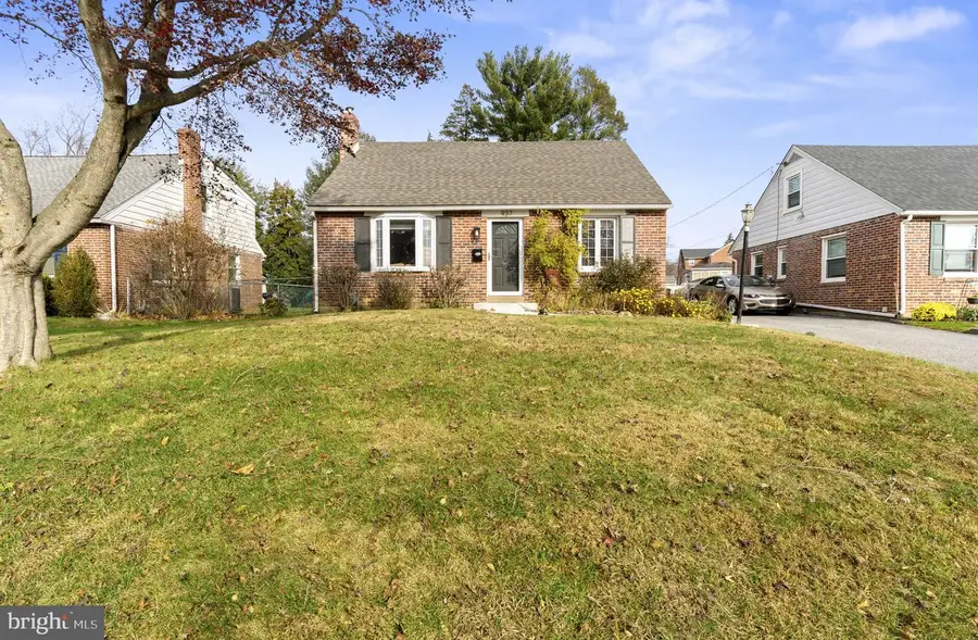 937 Greenbriar Ln, Springfield, PA 19064 - Image #2