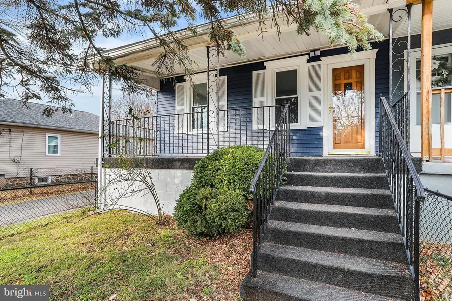 124 Washington Ave, Upper Chichester, PA 19014 - Image #2