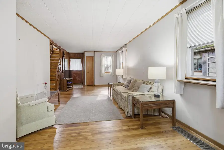 933 Bedford Ave, Collingdale, PA 19023 - Image #3