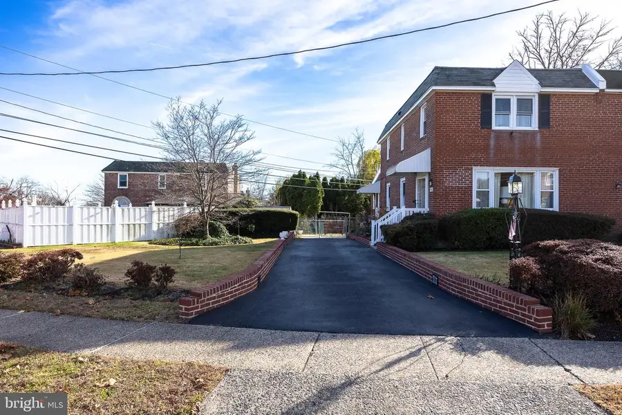 332 Holland St, Crum Lynne, PA 19022 - Image #2