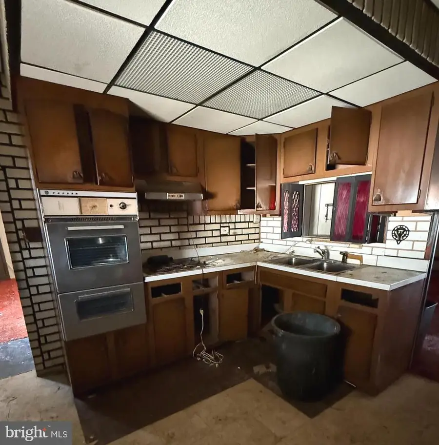 112 Ridge Ave, Darby, PA 19023 - Image #2