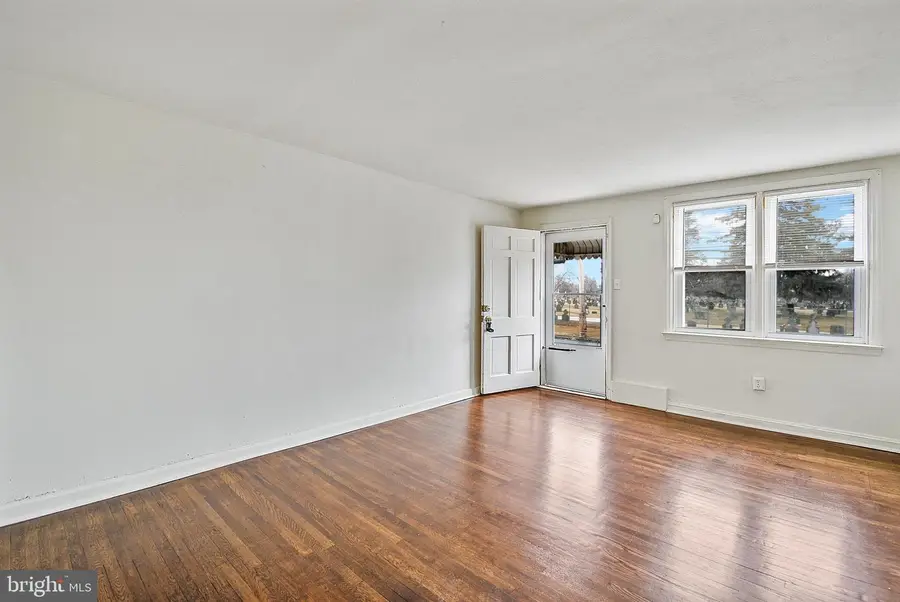 1246 Wycombe Ave, Darby, PA 19023 - Image #3