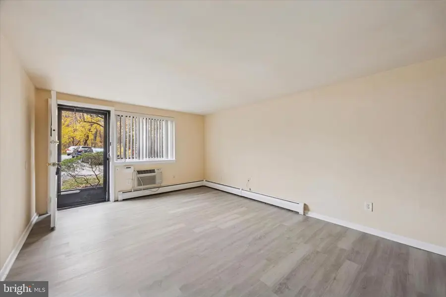 100 E Glenolden Ave #d-14, Glenolden, PA 19036 - Image #2