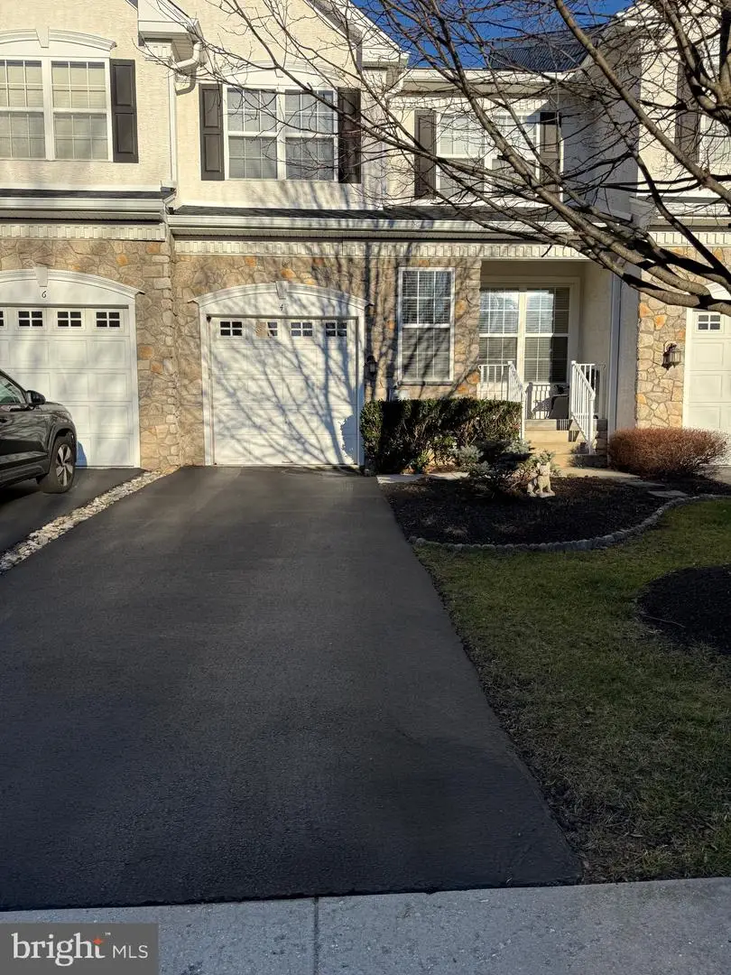 4 Portsmouth Cir, Glen Mills, PA 19342 - Image #1