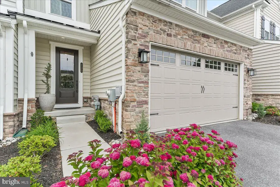 235 W Ponds Edge Dr, Media, PA 19063 - Image #2