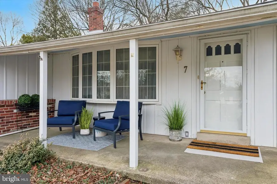 7 Dale Ln, Wallingford, PA 19086 - Image #2