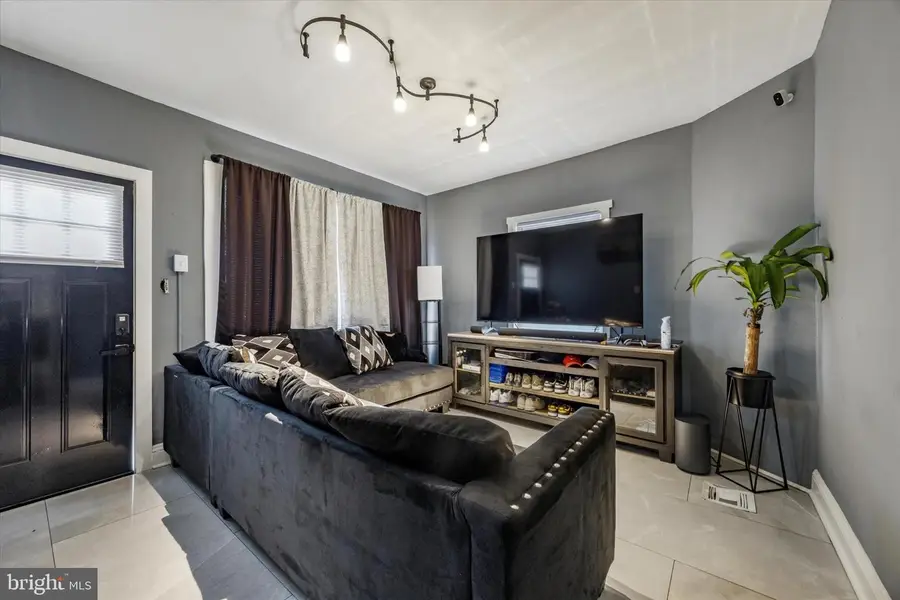 1212 Leiper St, Crum Lynne, PA 19022 - Image #2