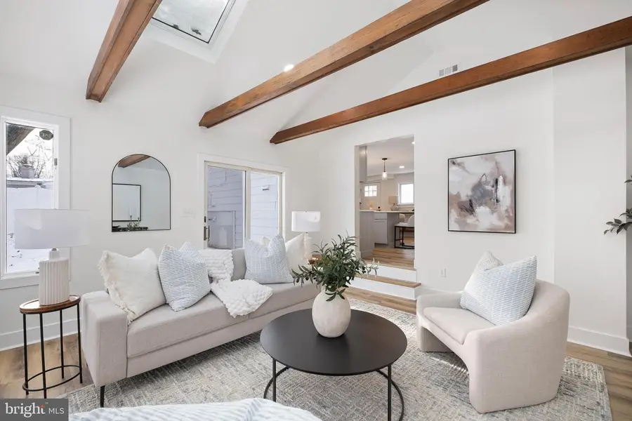 921 Flora Ln, Upper Chichester, PA 19061 - Image #3