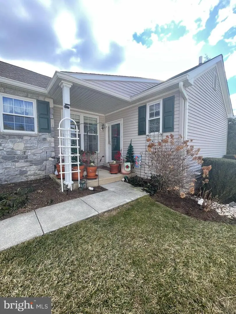 406 Hunting Card Ln, Glen Mills, PA 19342 - Image #2