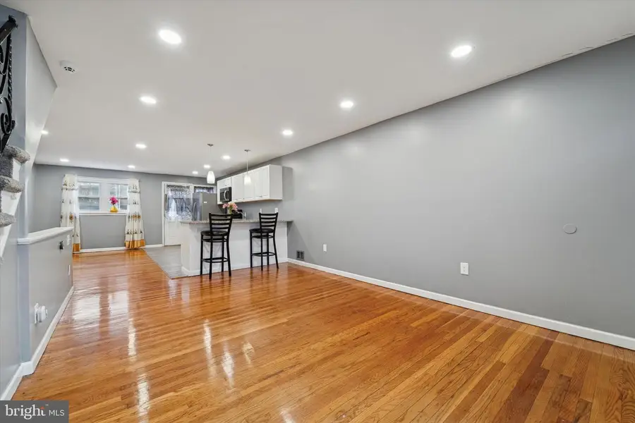 887 Taylor Dr, Folcroft, PA 19032 - Image #3