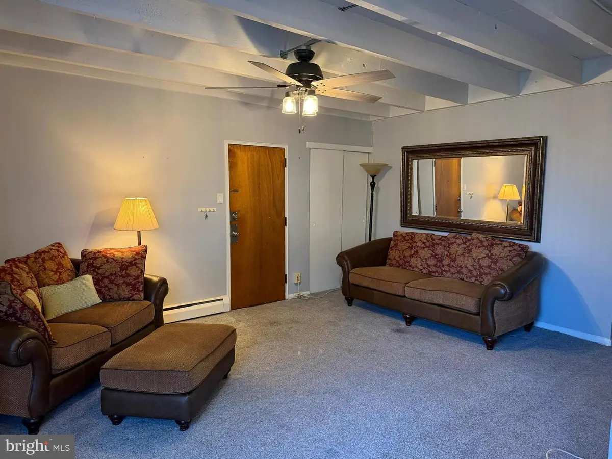 100 E Glenolden Ave #r-12, Glenolden, PA 19036 - Image #1