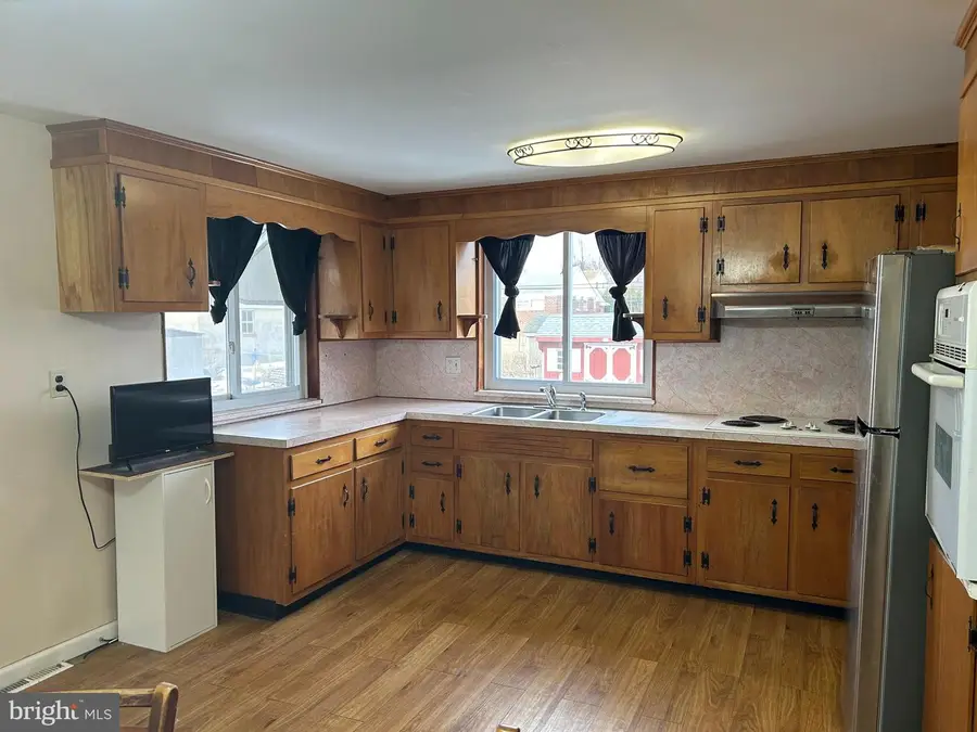 2112 N Lee Ln, Aston, PA 19014 - Image #3