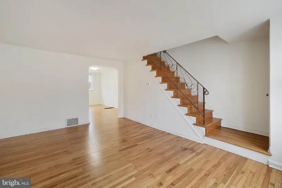 202 Golf Rd, Darby, PA 19023 - Image #2