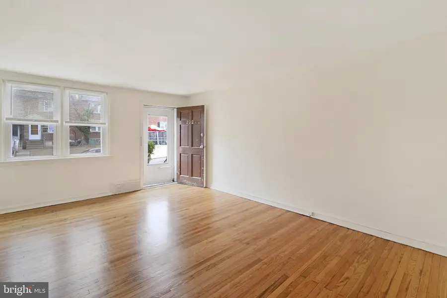 202 Golf Rd, Darby, PA 19023 - Image #3