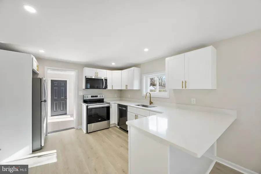 2109 Ferncroft Ave, Upper Chichester, PA 19061 - Image #3