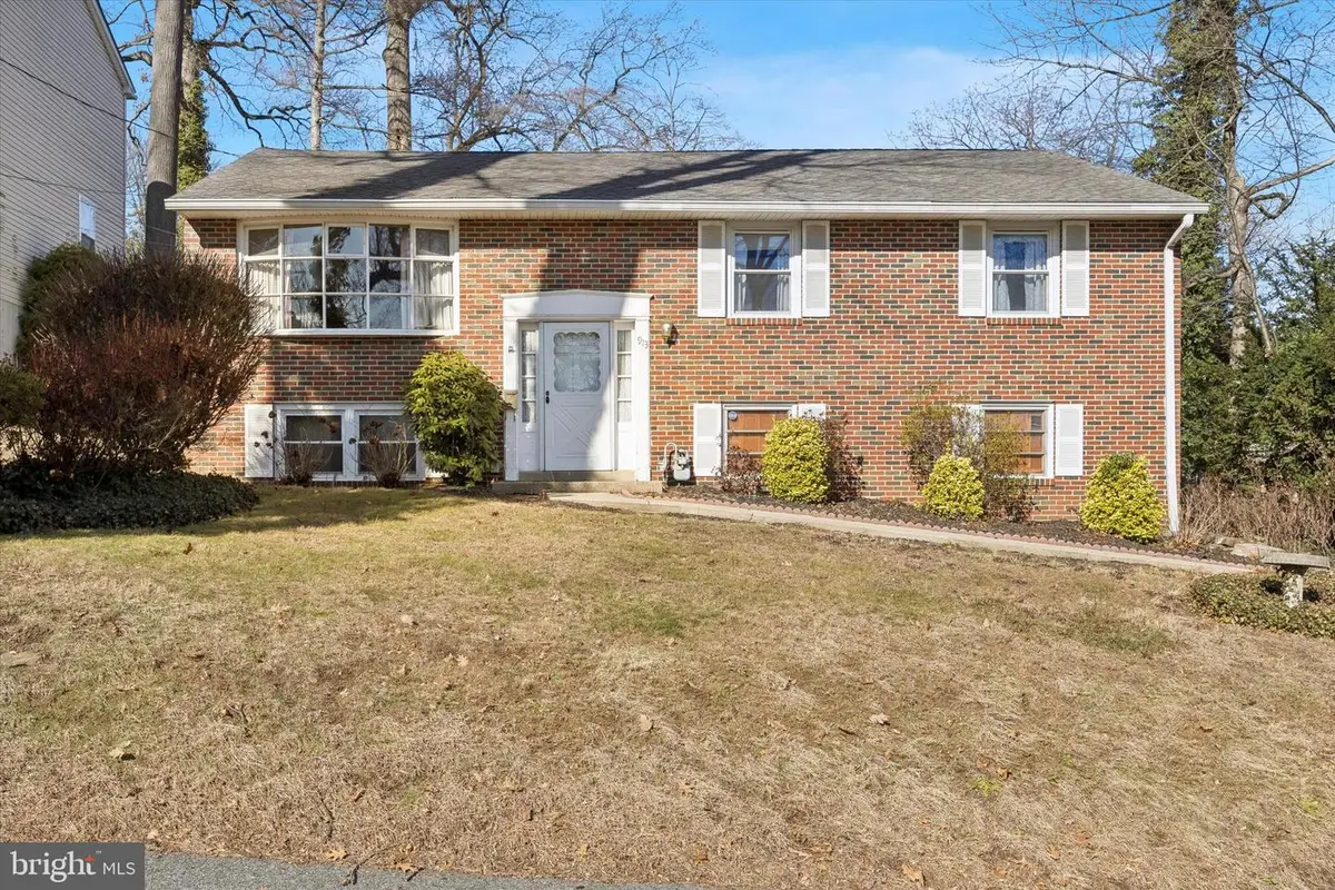 913 Woodside Ave, Secane, PA 19018 - Image #1
