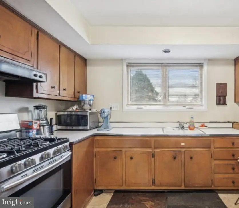 1301 Burton Ave, Sharon Hill, PA 19079 - Image #3