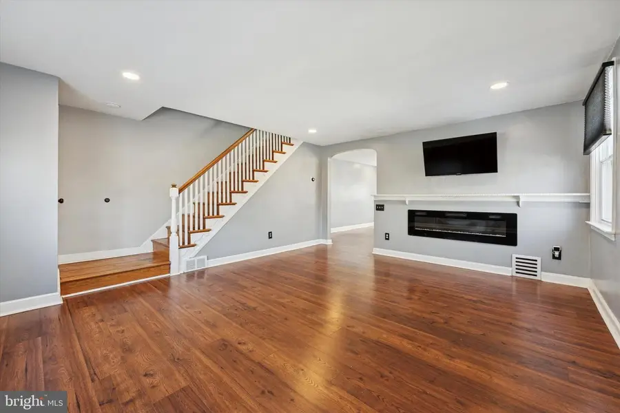 636 Woodland Dr, Havertown, PA 19083 - Image #2