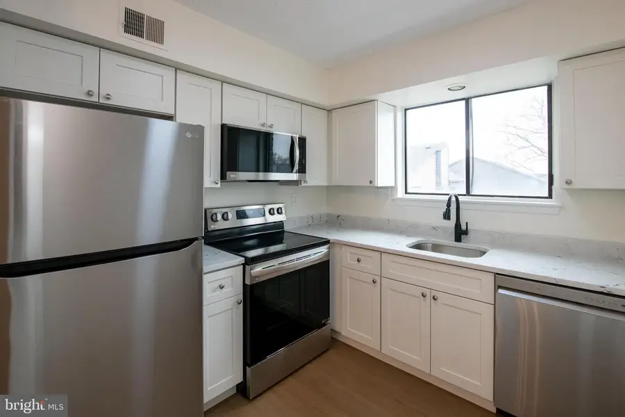 5200 Hilltop Dr #a-13, Brookhaven, PA 19015 - Image #2