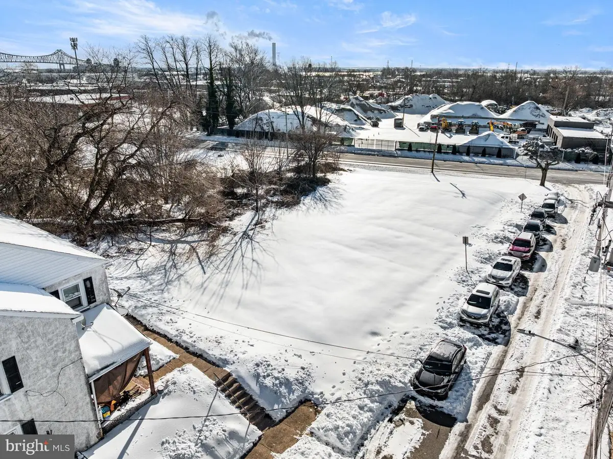 917-923 Meadow Ln, Chester, PA 19013 - Image #1