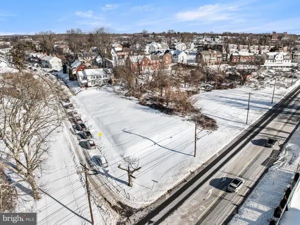 907-913 Meadow Ln, CHESTER, PA 19013