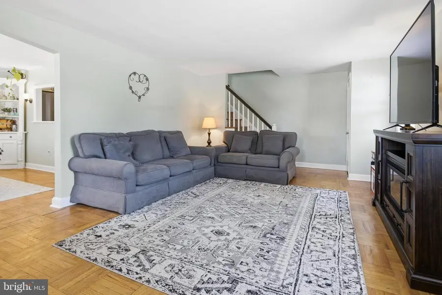 419 W Grays Ave, Glenolden, PA 19036 - Image #2