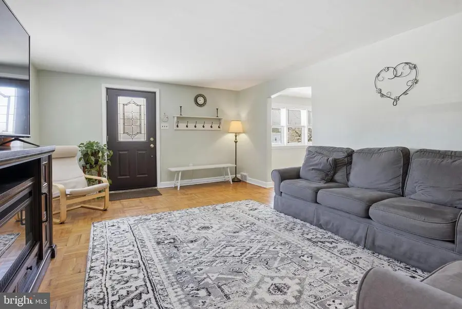 419 W Grays Ave, Glenolden, PA 19036 - Image #3